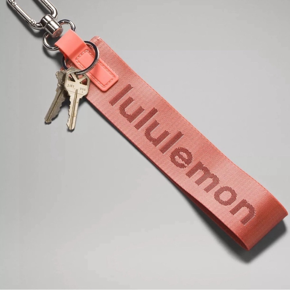 Lululemon Never Lost Keychain- Raspberry Cream/Wine Berry NEW! RETIRED COLOR - Picture 2 of 4